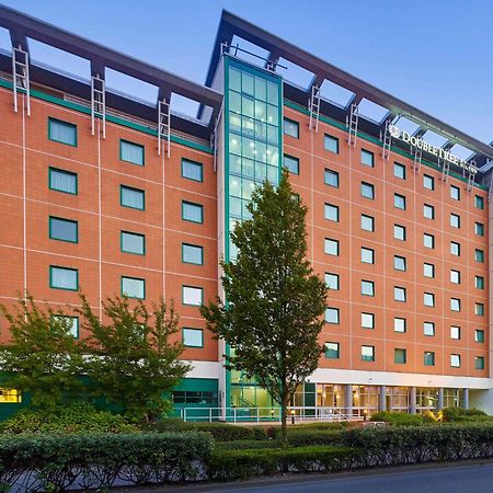 Doubletree By Hilton Woking Hotel Eksteriør billede