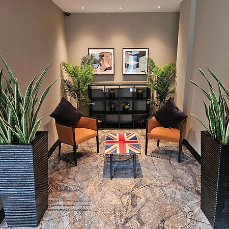 Doubletree By Hilton Woking Hotel Eksteriør billede