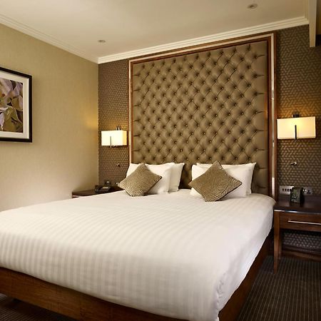 Doubletree By Hilton Woking Hotel Eksteriør billede