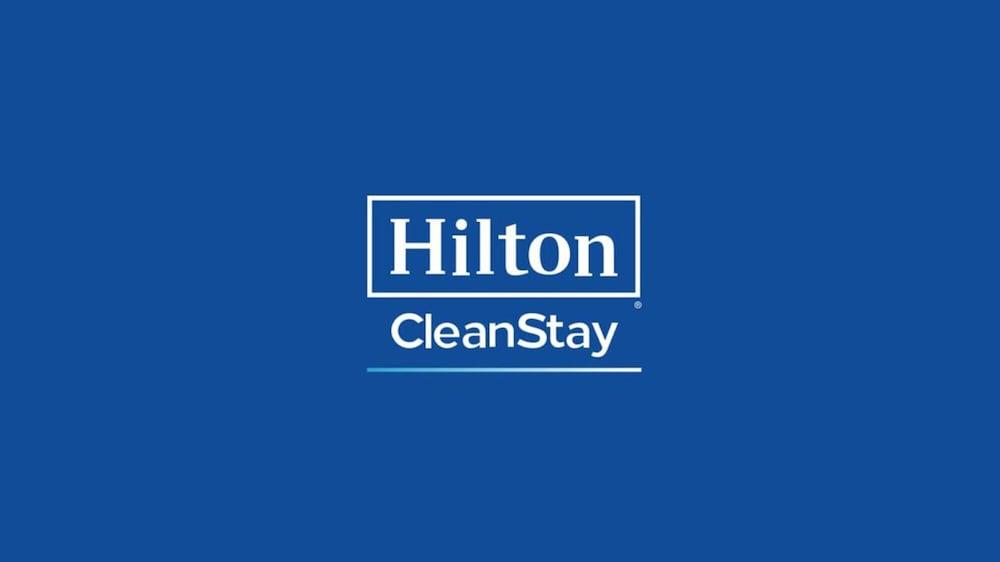 Doubletree By Hilton Woking Hotel Eksteriør billede