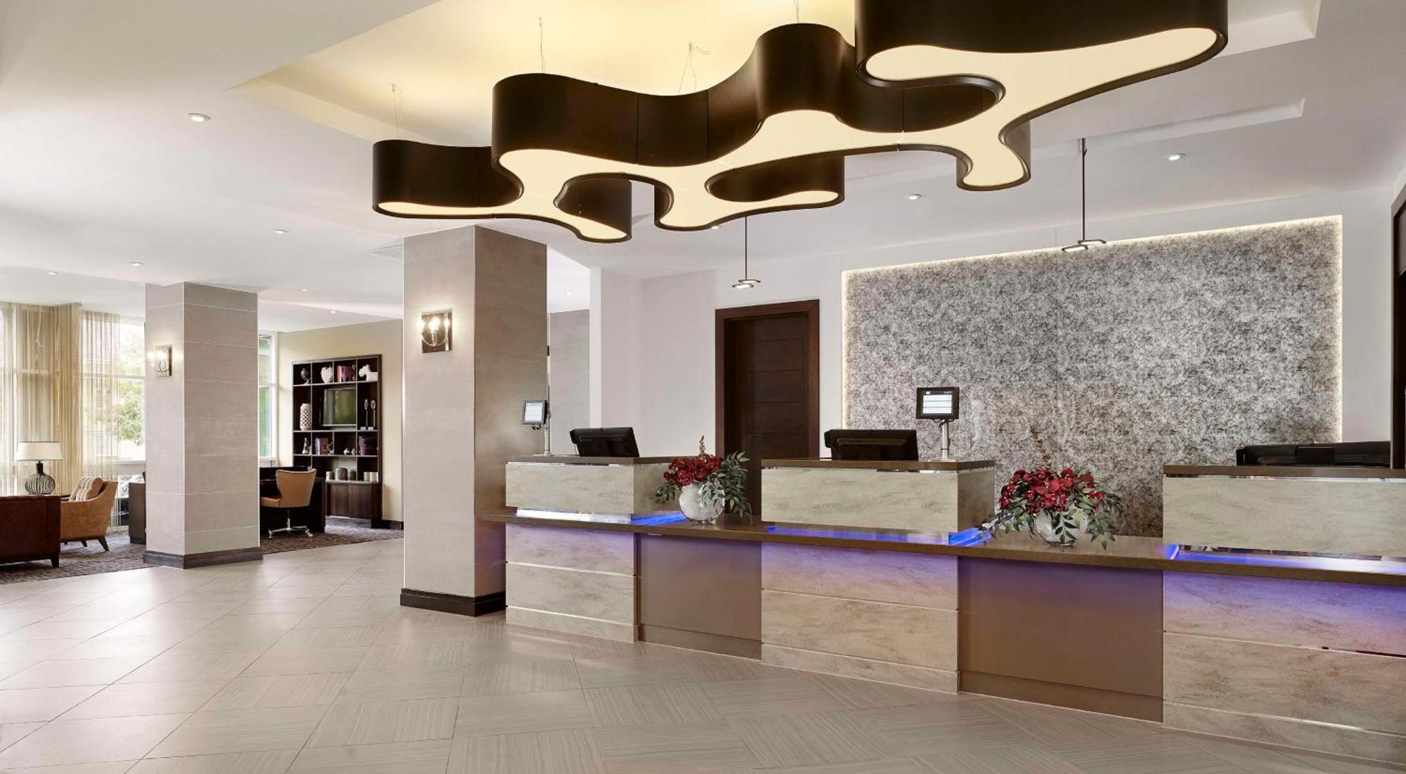 Doubletree By Hilton Woking Hotel Eksteriør billede
