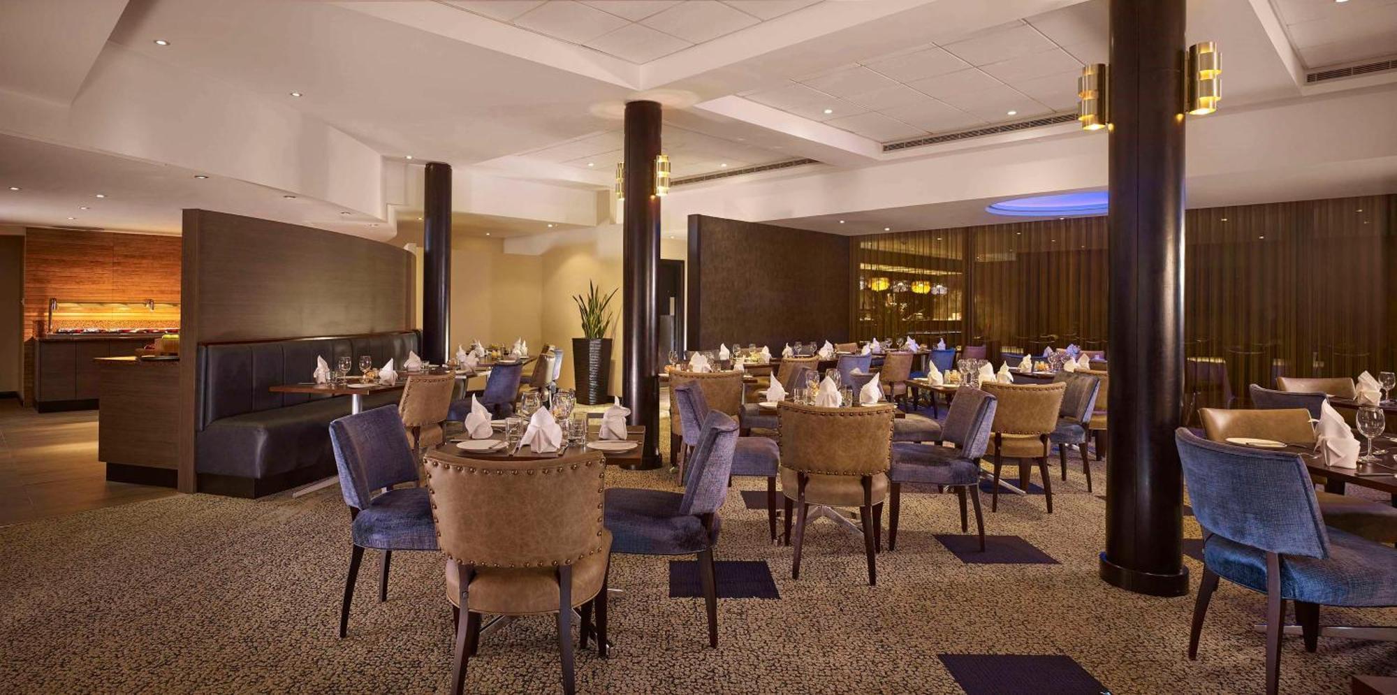 Doubletree By Hilton Woking Hotel Eksteriør billede