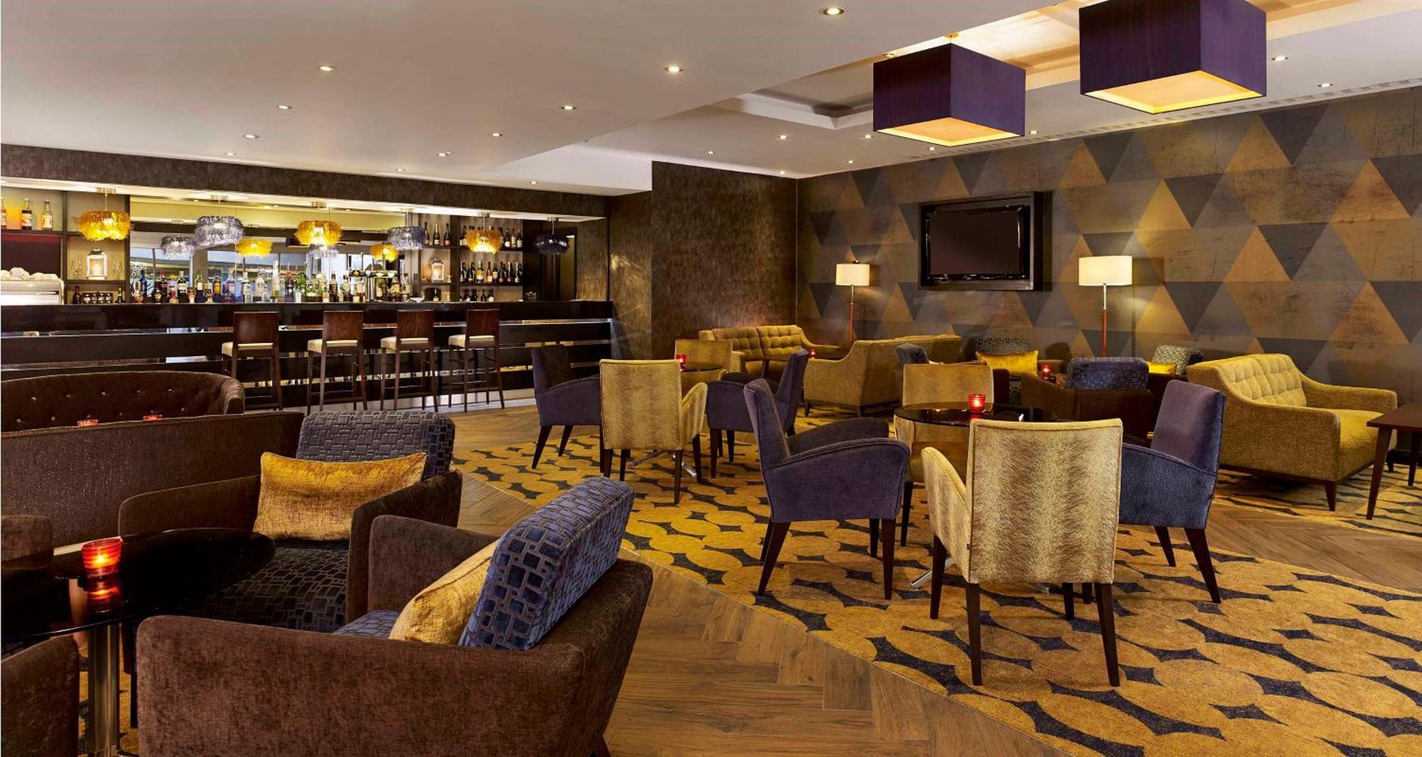 Doubletree By Hilton Woking Hotel Eksteriør billede