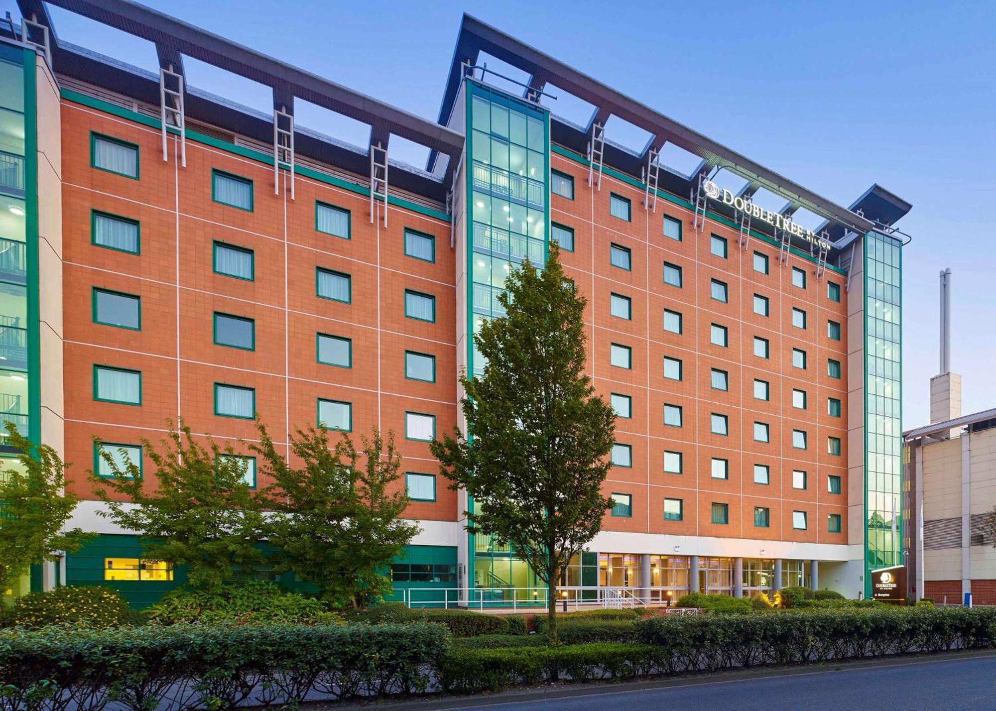 Doubletree By Hilton Woking Hotel Eksteriør billede