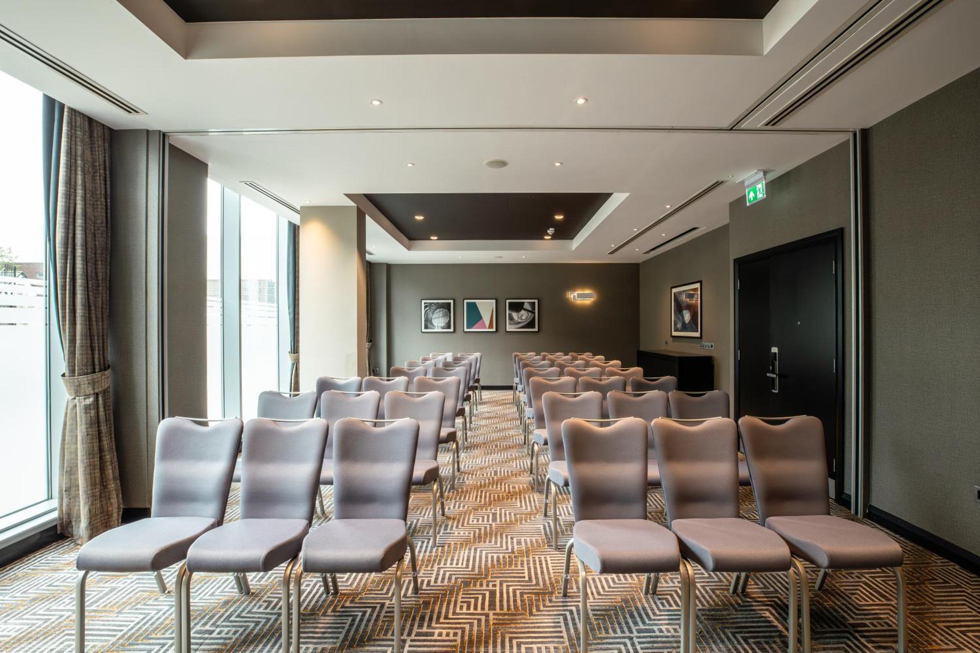 Doubletree By Hilton Woking Hotel Eksteriør billede