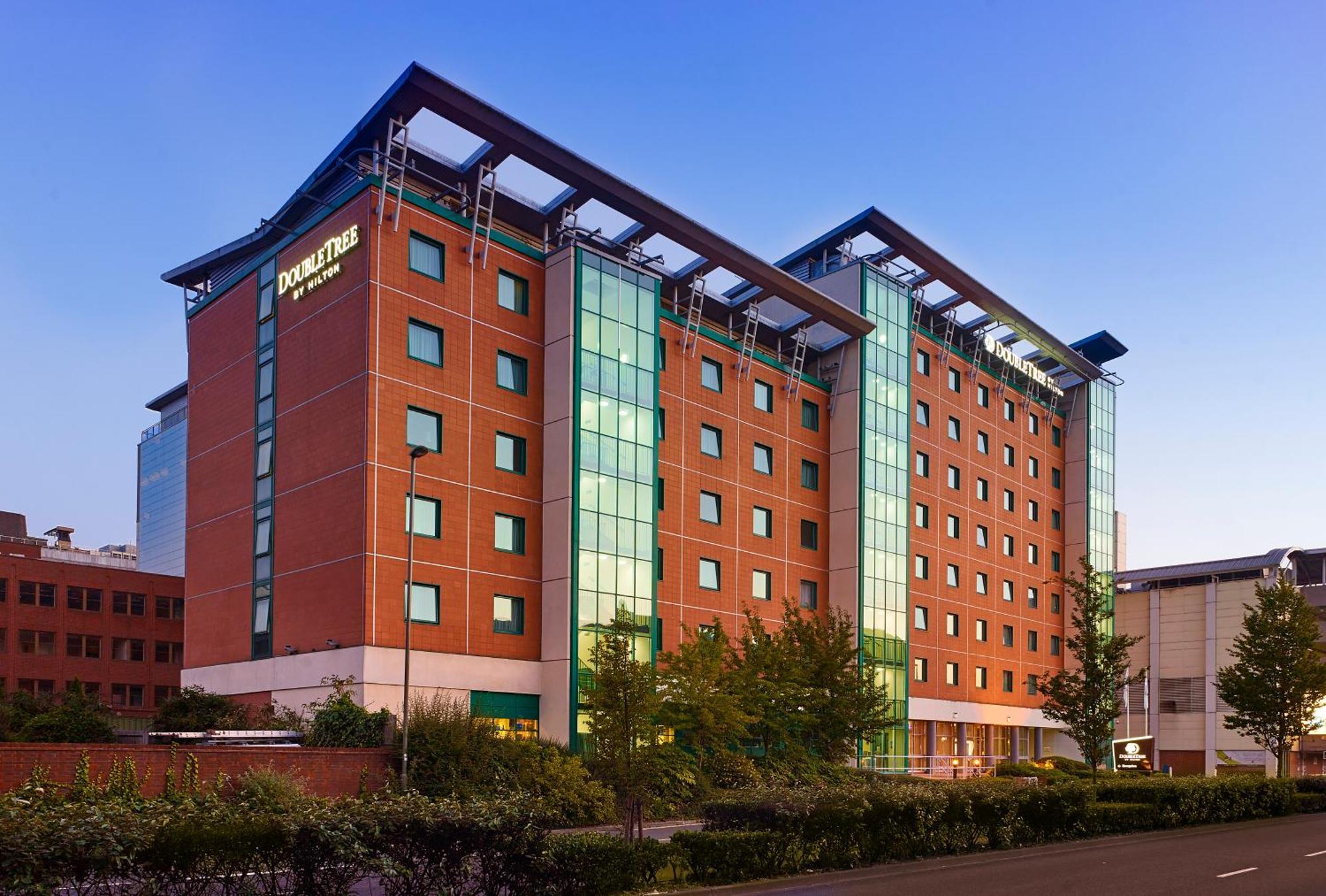 Doubletree By Hilton Woking Hotel Eksteriør billede