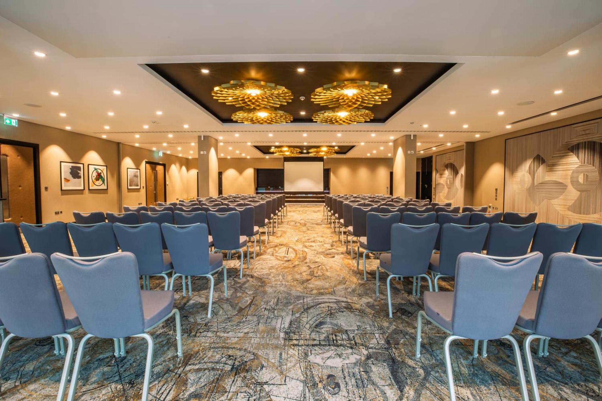 Doubletree By Hilton Woking Hotel Eksteriør billede