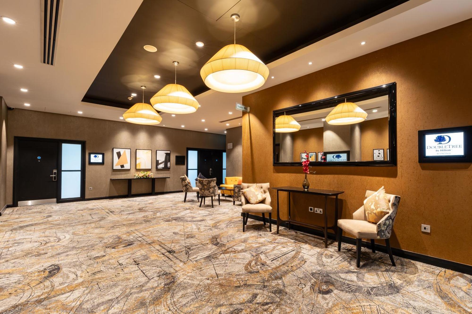 Doubletree By Hilton Woking Hotel Eksteriør billede