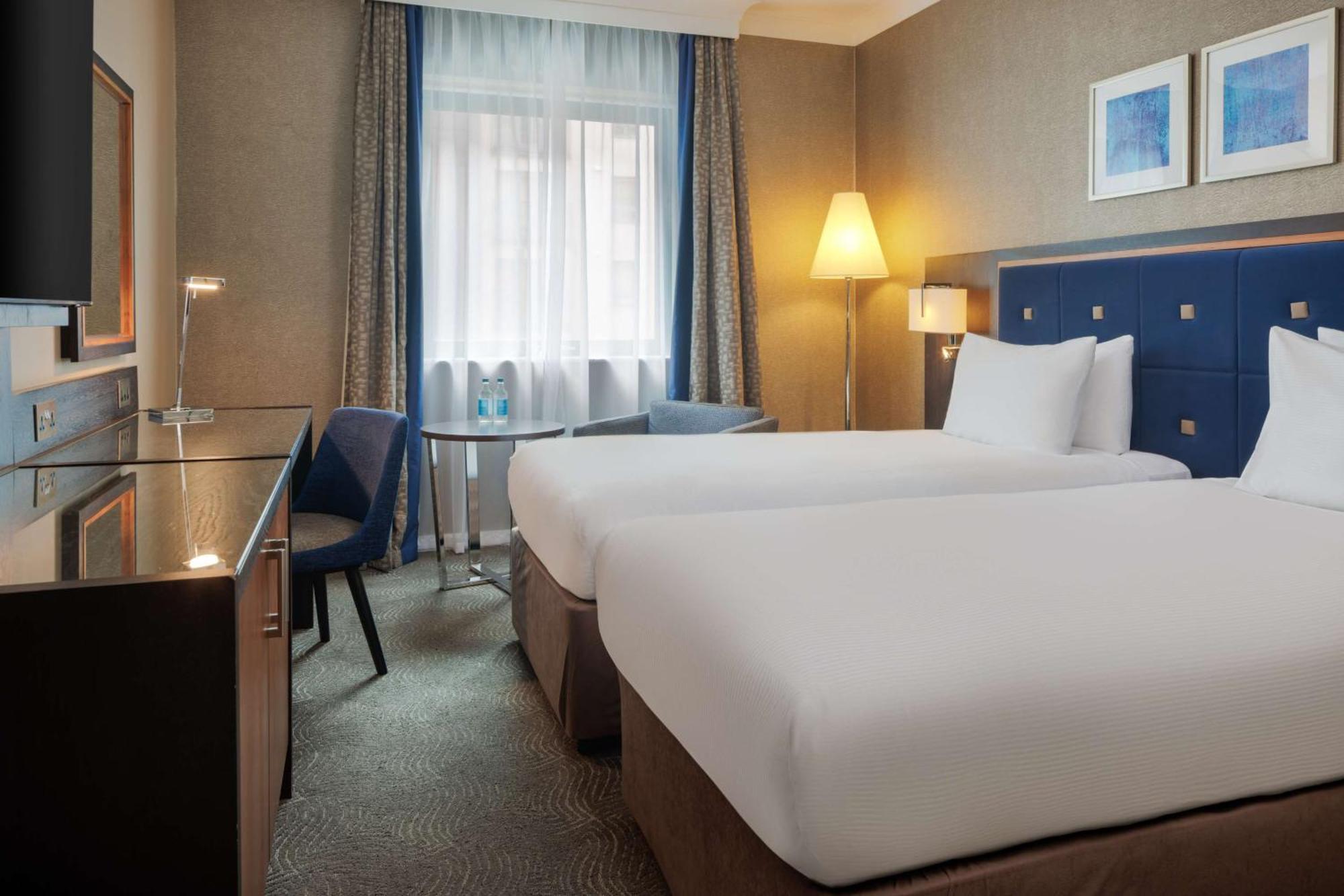 Doubletree By Hilton Woking Hotel Eksteriør billede