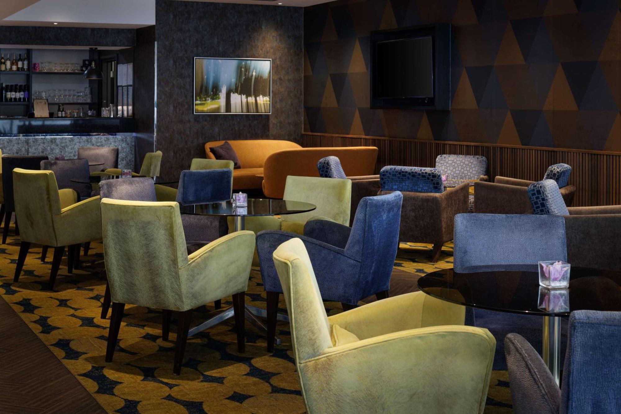Doubletree By Hilton Woking Hotel Eksteriør billede