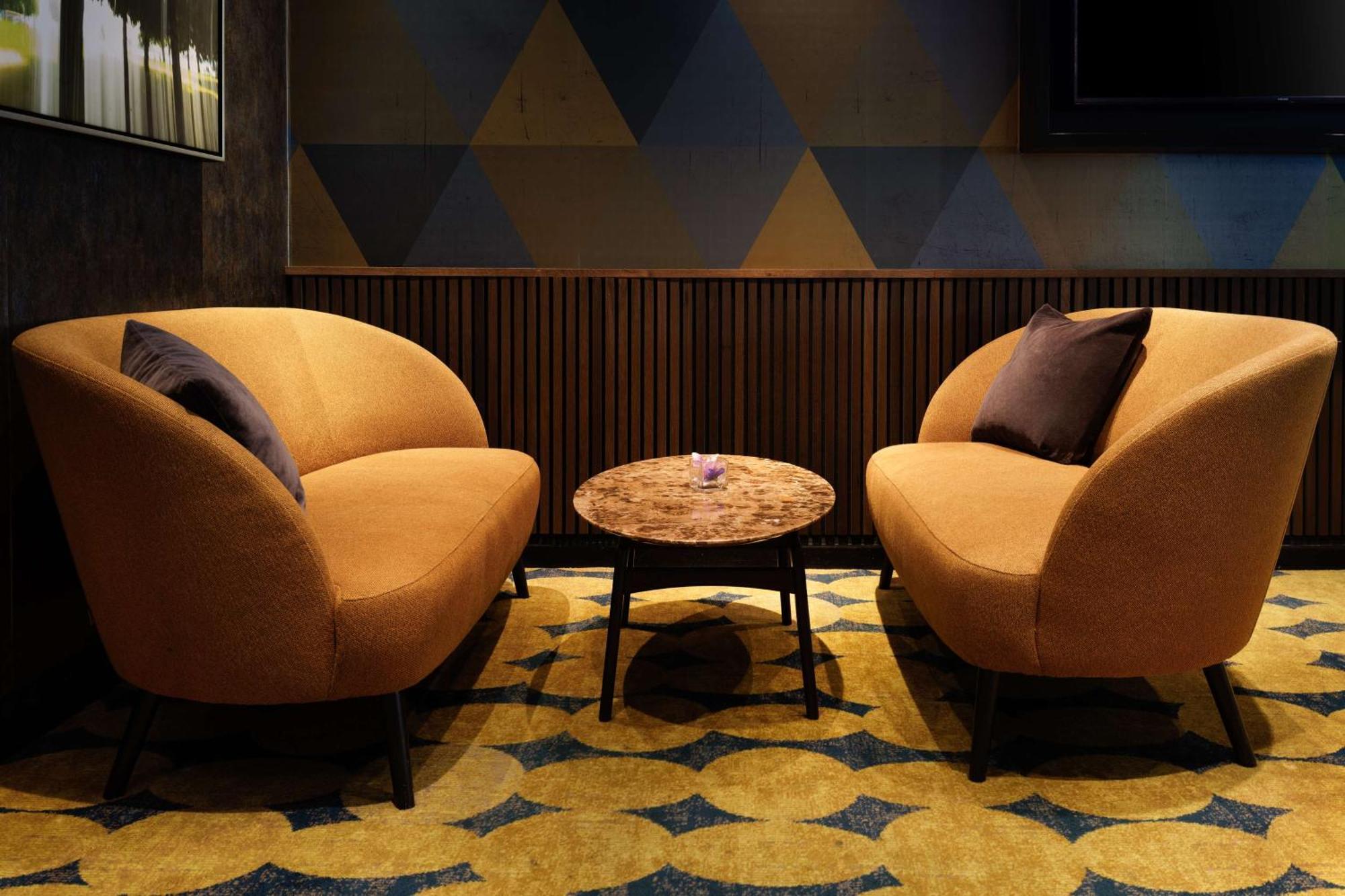 Doubletree By Hilton Woking Hotel Eksteriør billede