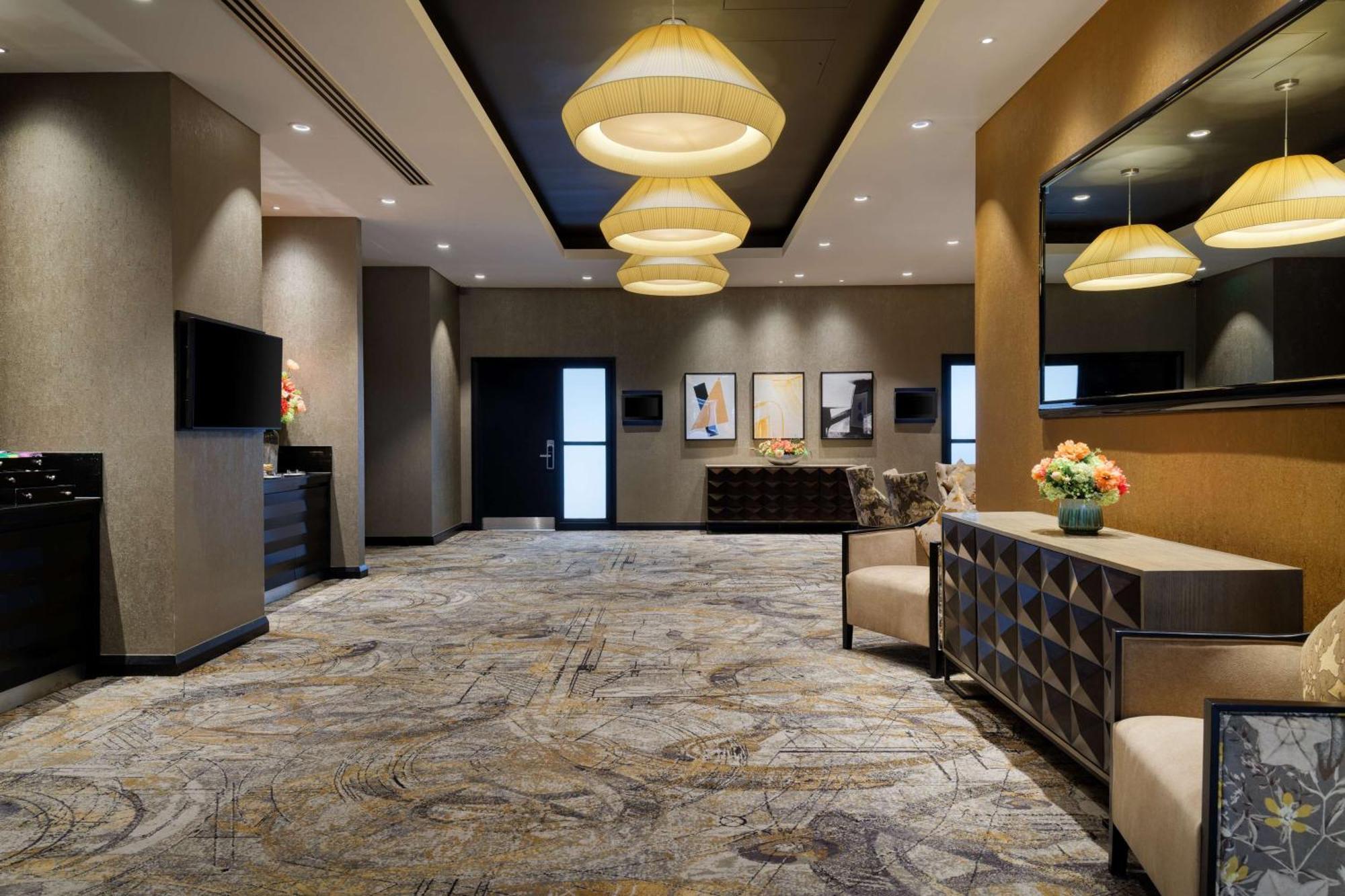 Doubletree By Hilton Woking Hotel Eksteriør billede