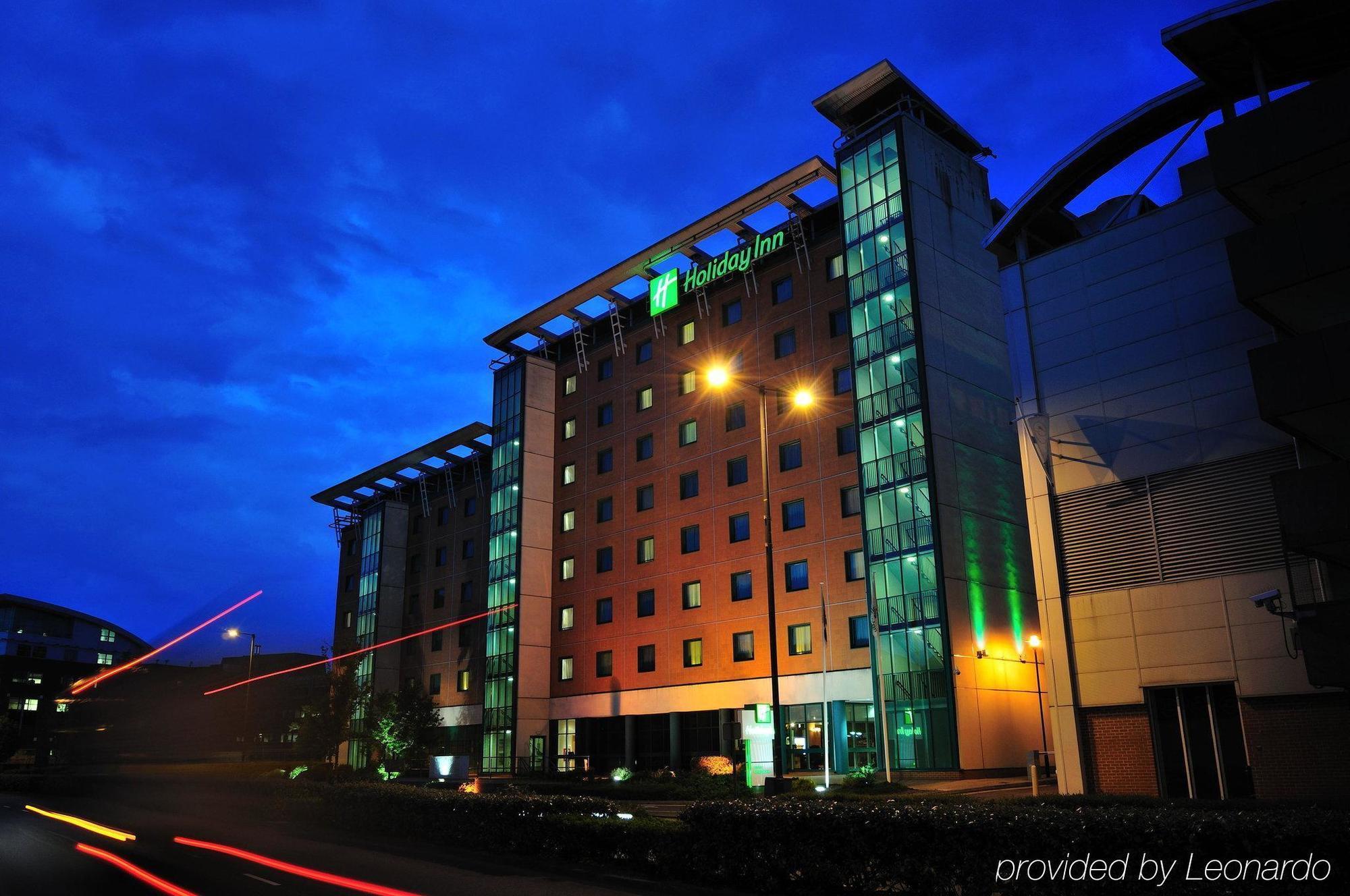 Doubletree By Hilton Woking Hotel Eksteriør billede