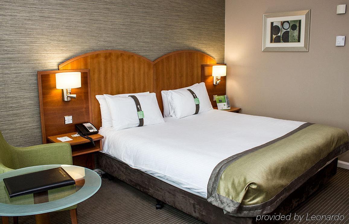 Doubletree By Hilton Woking Hotel Eksteriør billede