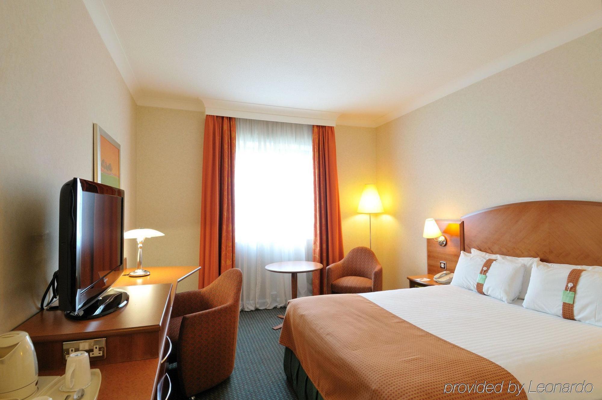 Doubletree By Hilton Woking Hotel Værelse billede